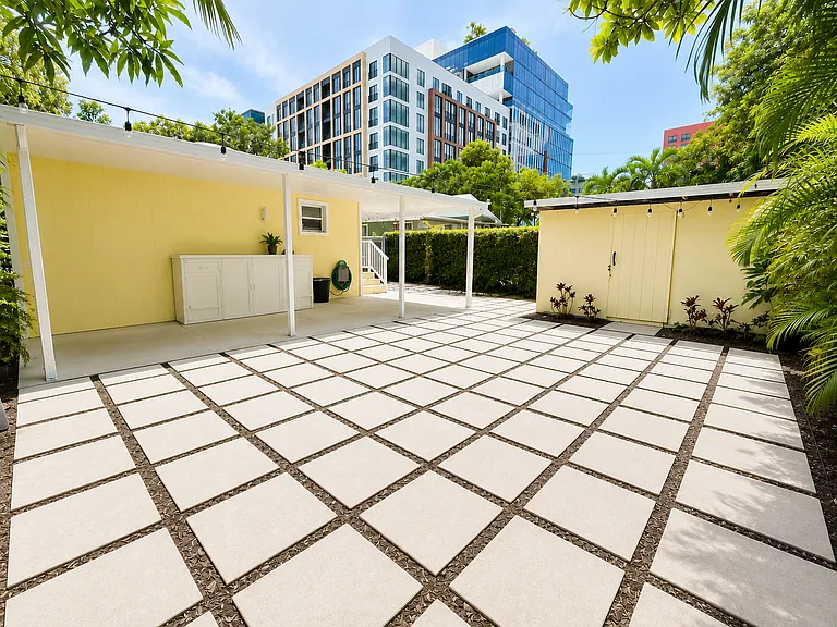 3010 NW 1st Ave — Photo 15