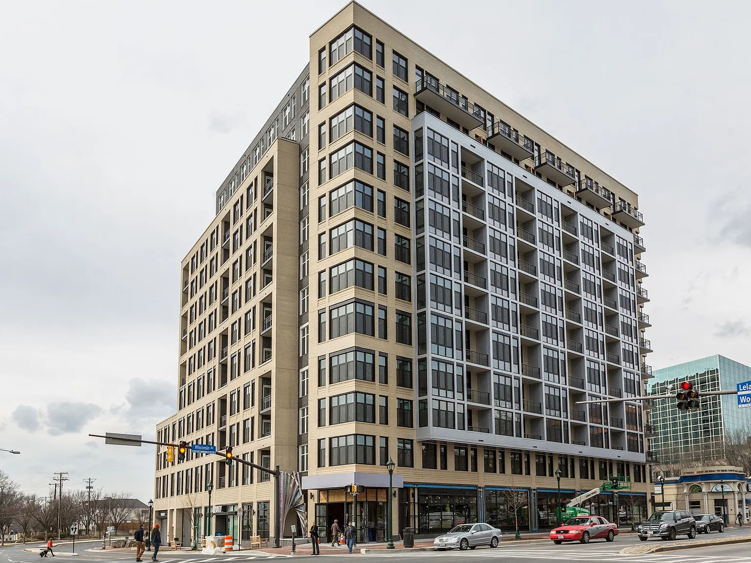 Solaire 7077 Woodmont — Photo 4