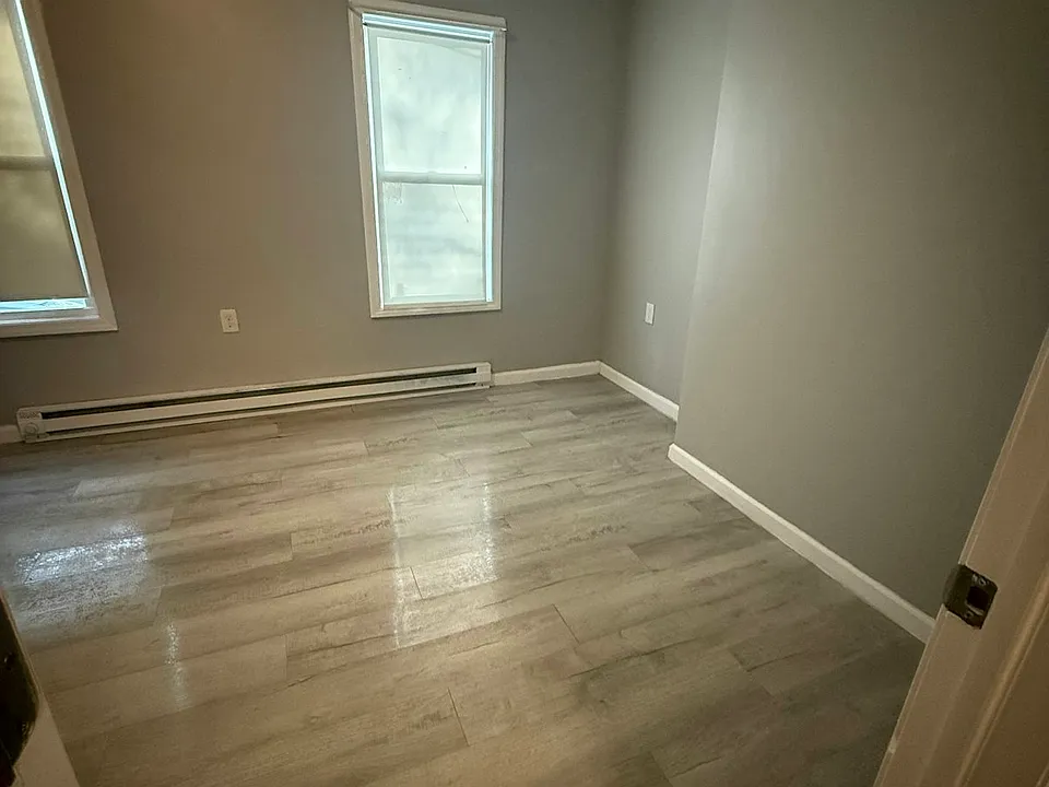 Another photo of bedroom