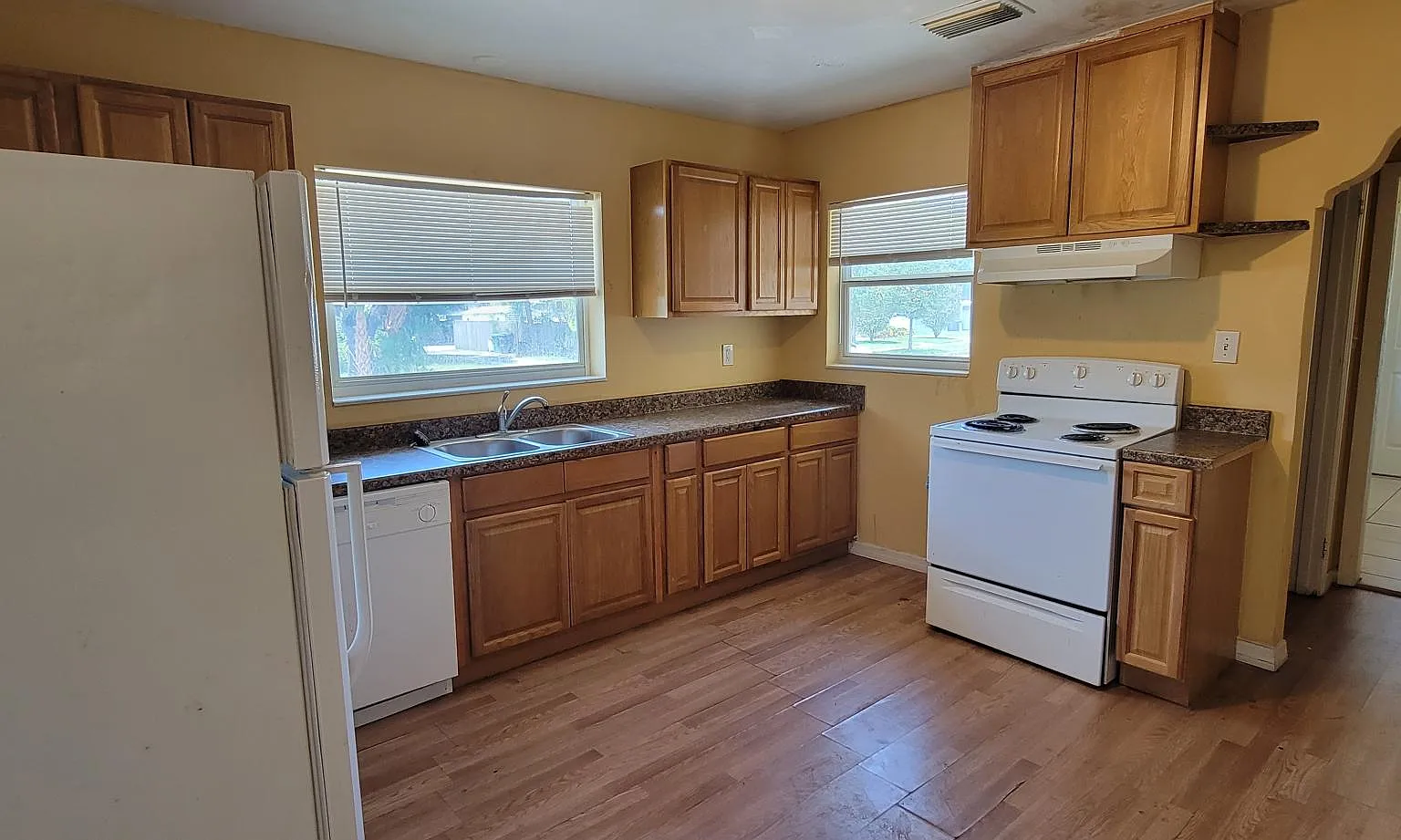 4 bed, 1500 sqft, $1,995 — Photo 2