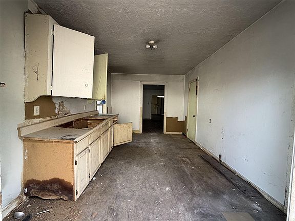 4th image of 6202 Conley St