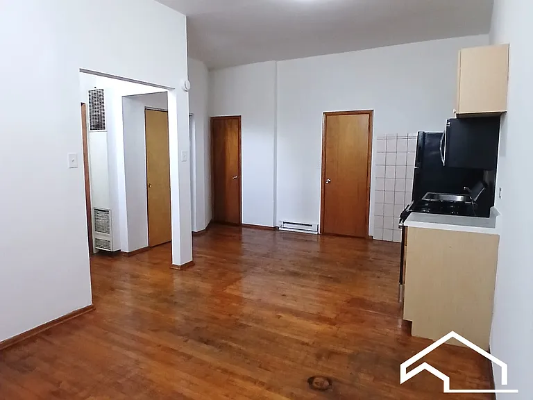 4810 W Barry Ave #G — Photo 2