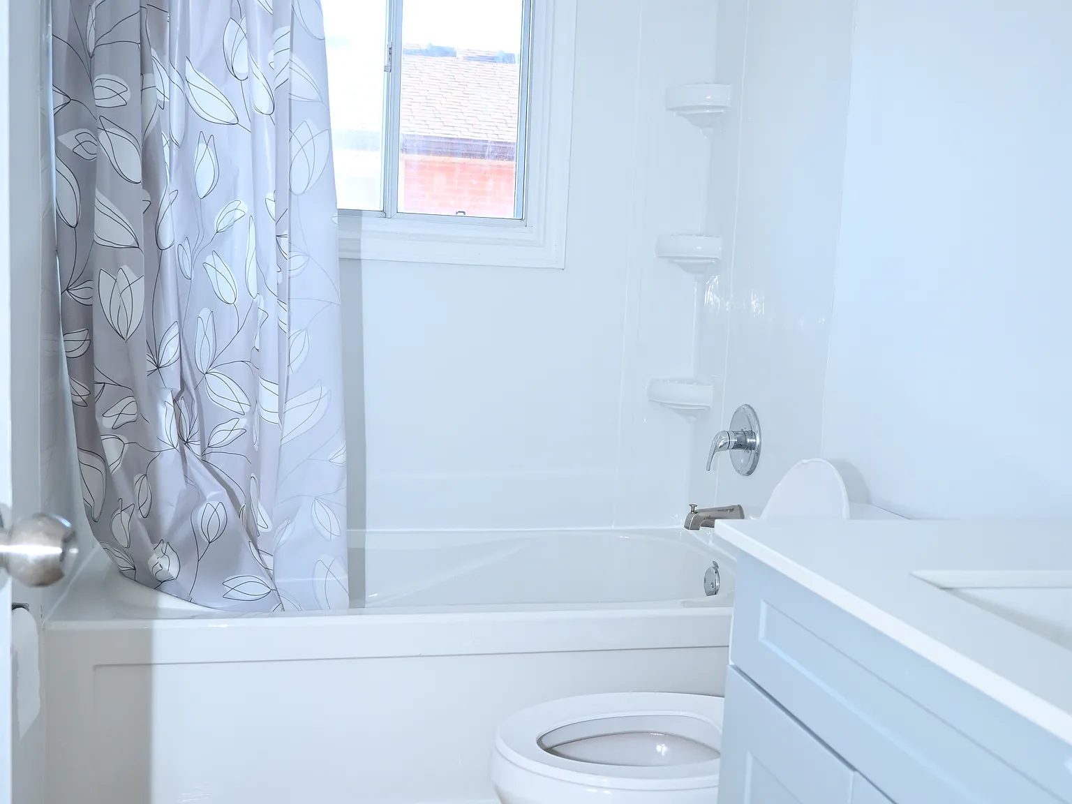 3 bed, 1000 sqft, $2,800 — Photo 2