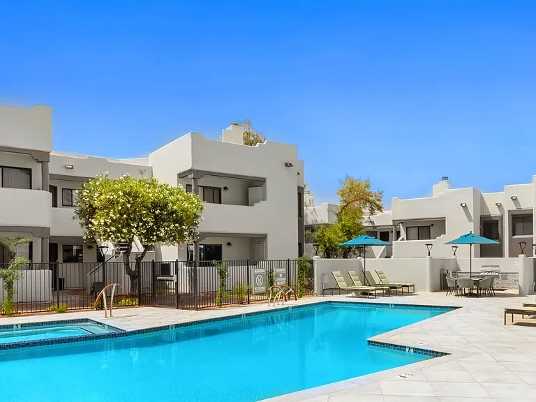 Cortland Scottsdale Mountain — Photo 17