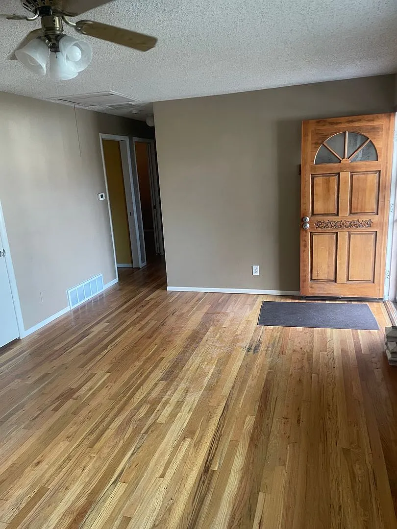 Charming and Updated 3 bed w/ Basement home in fantastic location! — Photo 4