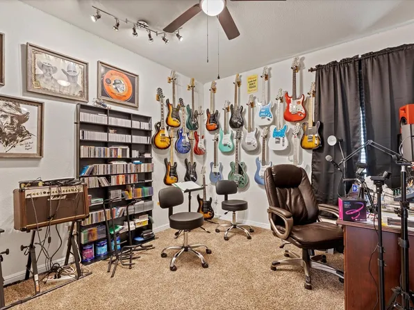 144 Wagon Mound Dr, Waxahachie, TX 75167