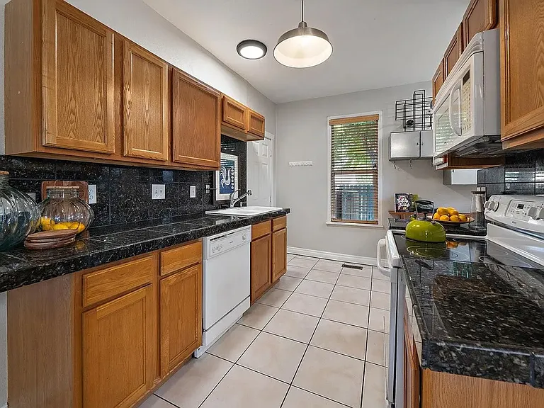 2314 Meade St — Photo 5