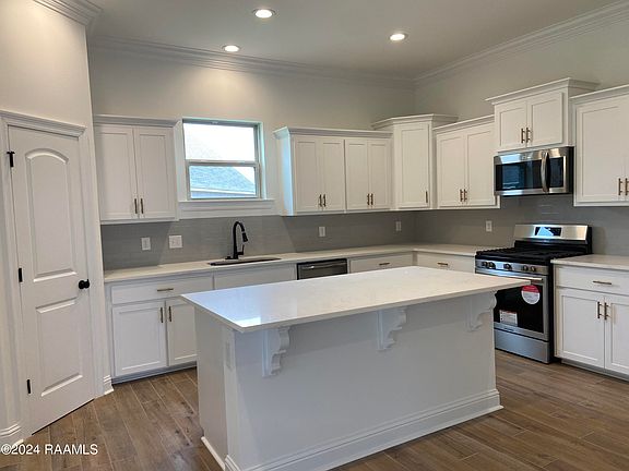 4th image of 111 Fairdale Dr