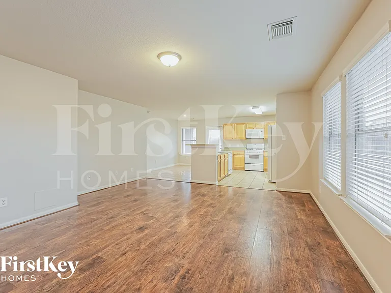 29311 Legends Hill Dr — Photo 3