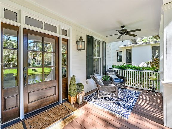 3rd image of 20 Pond Dr