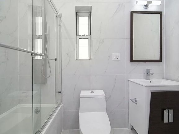 3rd image of 206 Nassau Ave APT 2R