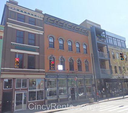 2nd image of 1326 Vine St Unit 12