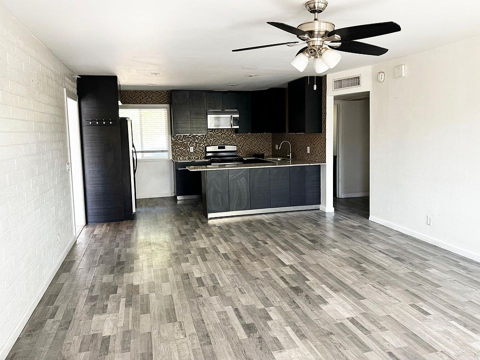 Large great room with LVP flooring