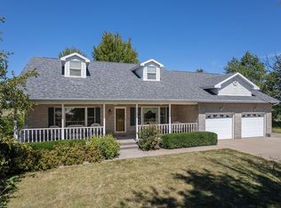 1856 Pin Oak Dr SW, Kalona, IA 52247