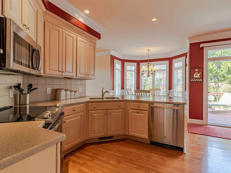 10 Wellington Pl — Photo 11
