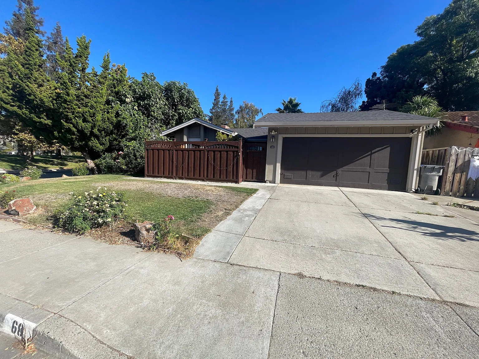 3 bed, 1187 sqft, $3,950 — Photo 1