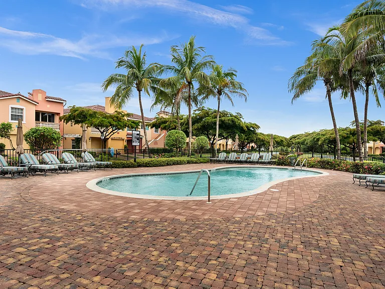 8641 Piazza Del Lago Cir #201 — Photo 30