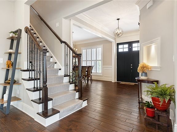 5th image of 206 Falcon Ln