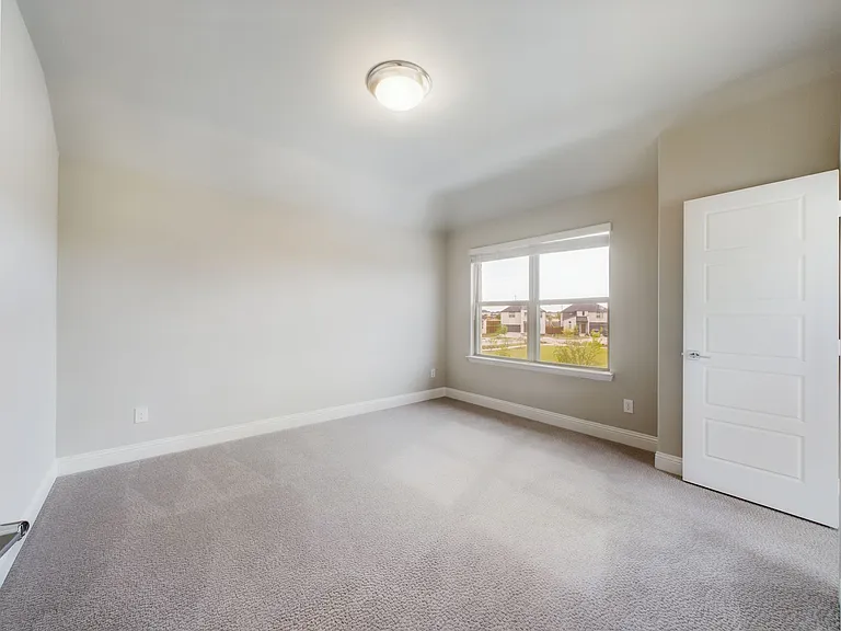 11192 Hocking Hills Dr — Photo 32