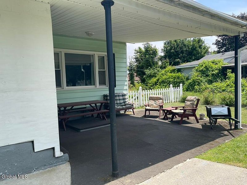 4th image of 27 S Railroad Street