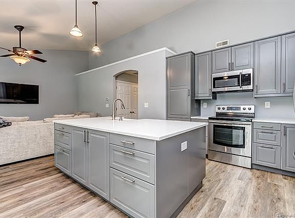 5th image of 805 Marthas View Dr