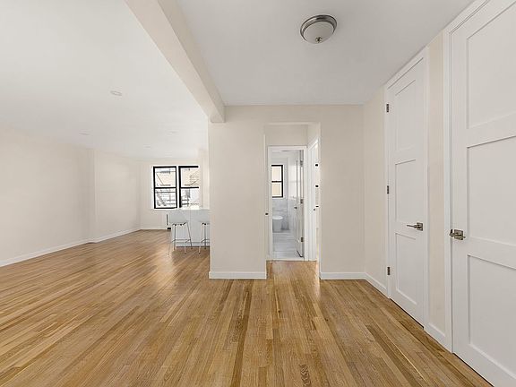 3rd image of 60 E 9th St Unit 519