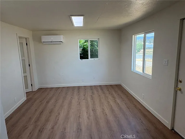 696 S Foisy St — Photo 3