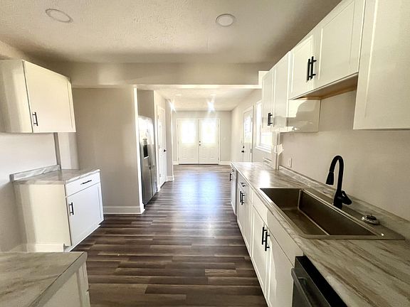 5th image of 125 Robinwood Cir