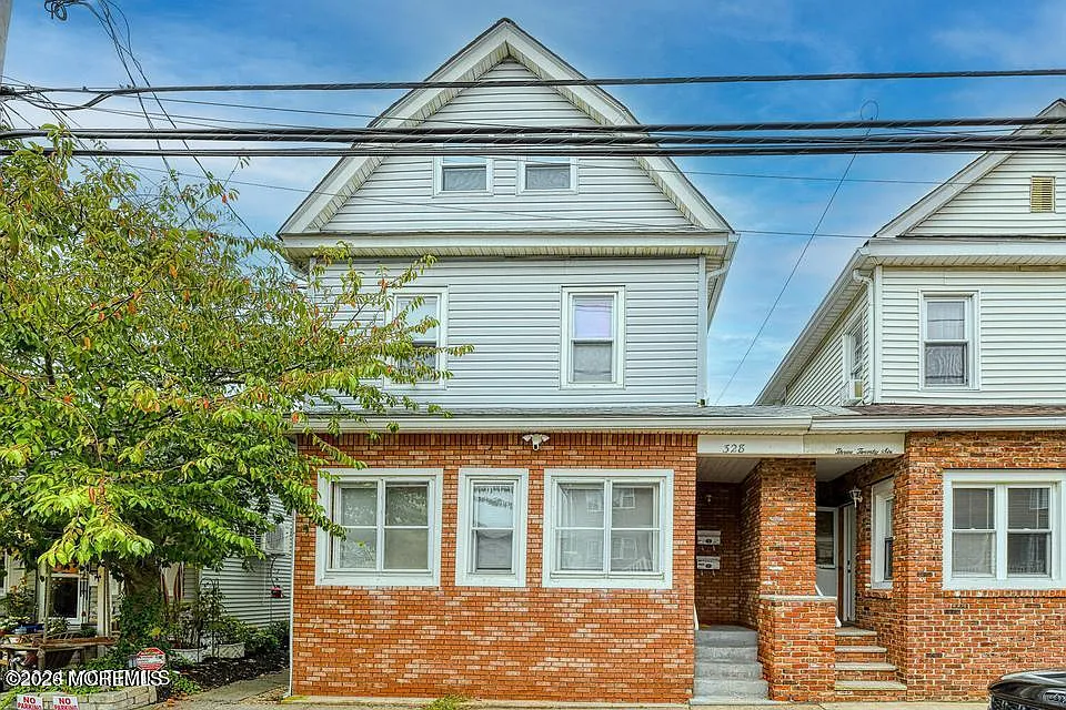 2 bed, $2,100 — Photo 2