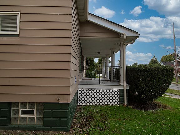 Side view of covered porch