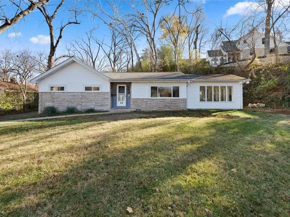 24 S Iola Dr, Saint Louis, MO 63119