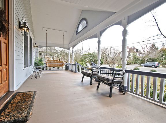 3rd image of 45 Larchmont Ave
