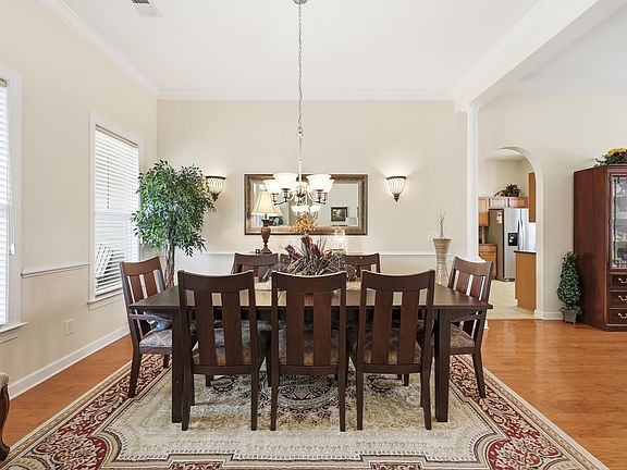 5th image of 160 Three Oak Ln.