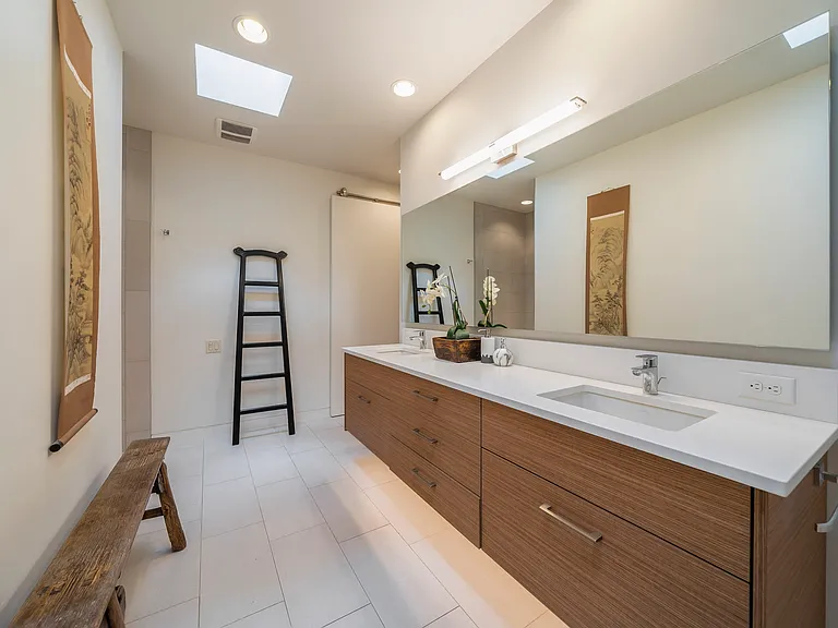 923 NW Albany Ave — Photo 40