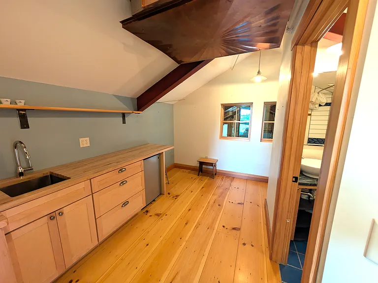 909 Longpoint Rd — Photo 13