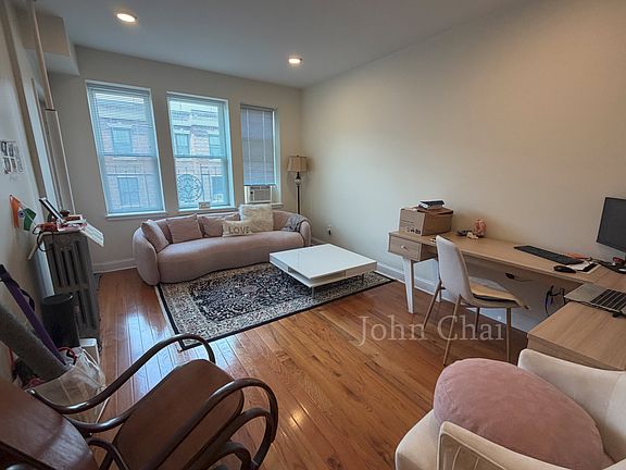 2nd image of 123 Sutherland Rd APT E
