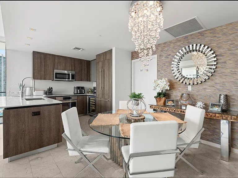 41 SE 5th St #20 — Photo 10
