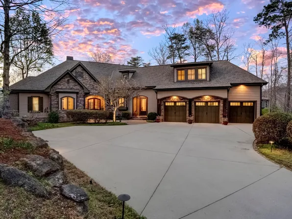 304 Lake Hills Ln, Travelers Rest, SC 29690