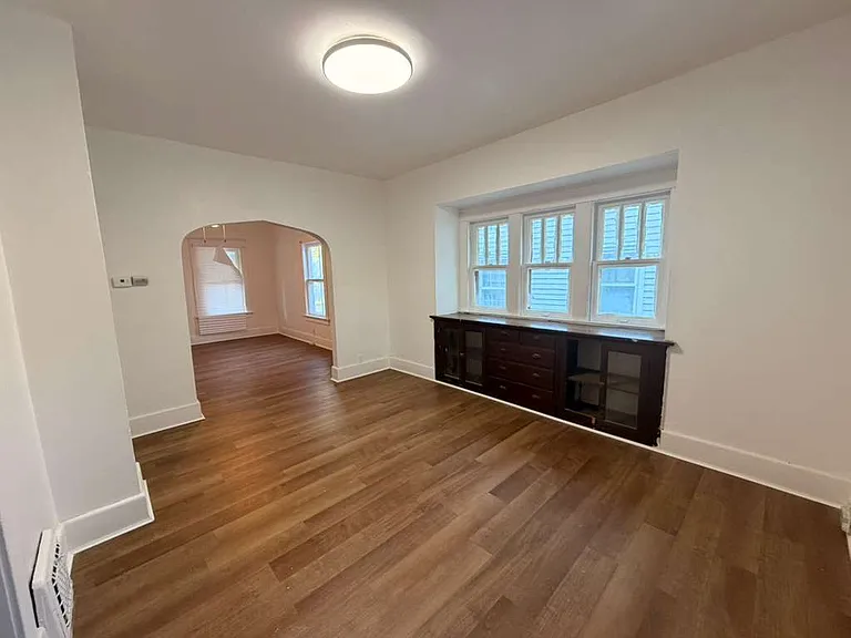 238 E Pearl St — Photo 3
