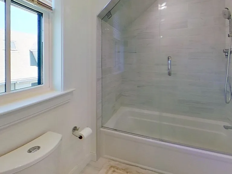 79 Linden St #4 — Photo 10