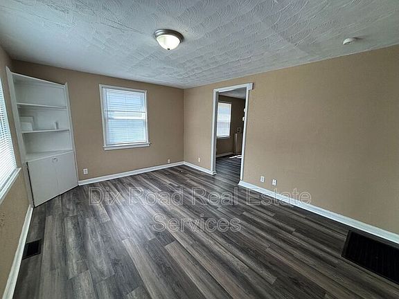 3rd image of 4505 Genesee Ave