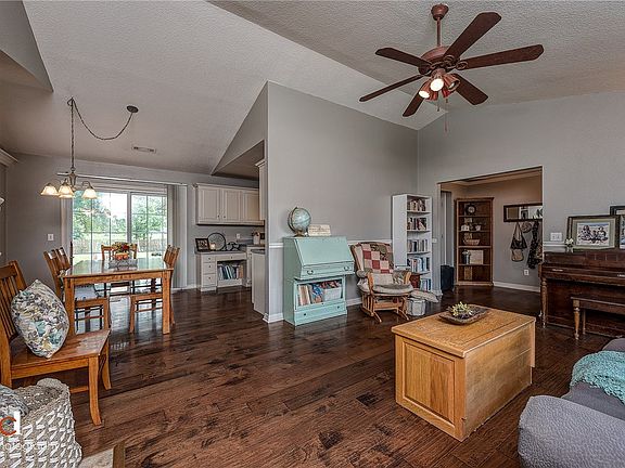 5th image of 108 Greenwood Pl