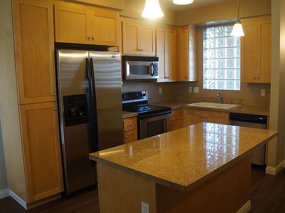 Kitchen with large island