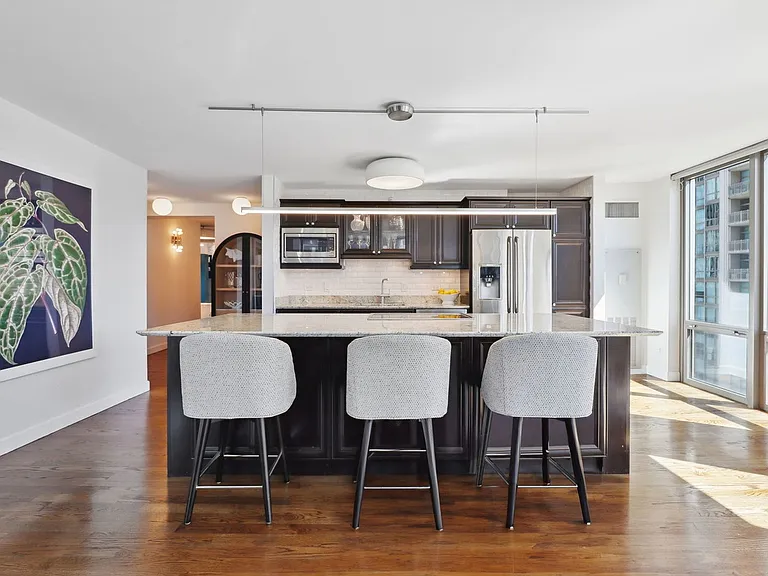 2 E Erie St #3002 — Photo 10