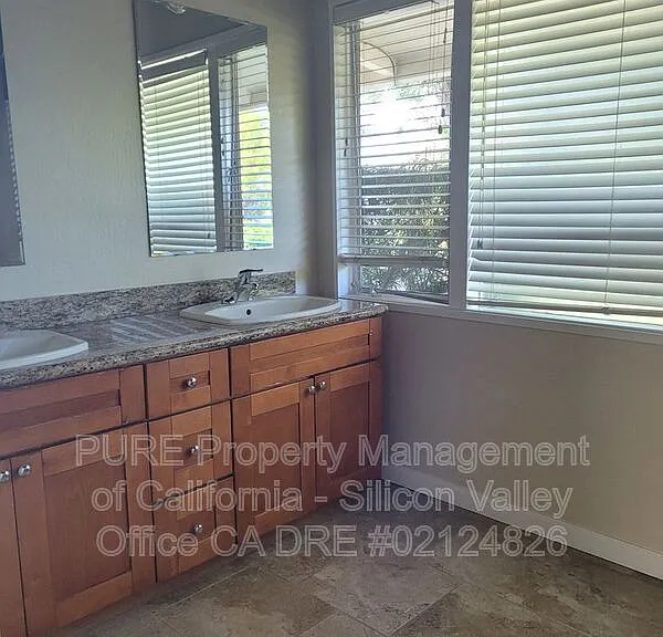 21224 Saratoga Hills Rd — Photo 17