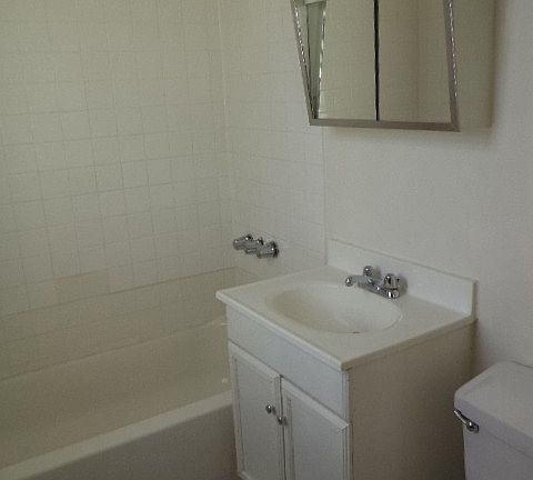 3rd image of 4756 N Maplewood Ave APT 310