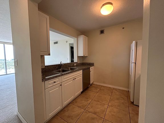 3rd image of 900 8th St #1519