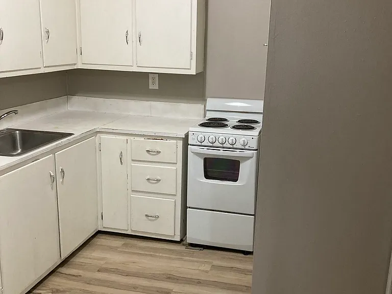 413 Tainter St — Photo 7
