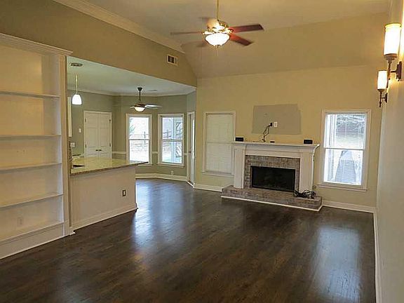 4th image of 2030 Woodside Park Dr