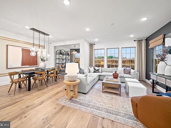 4th image of 117 S Buck Tavern Way